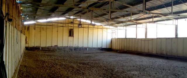  Indoor riding arena 